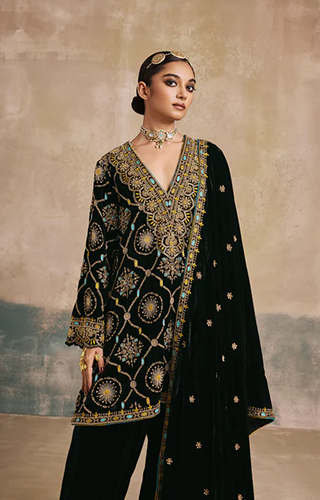 Nilofer Velvet Kurta Set (Copy)