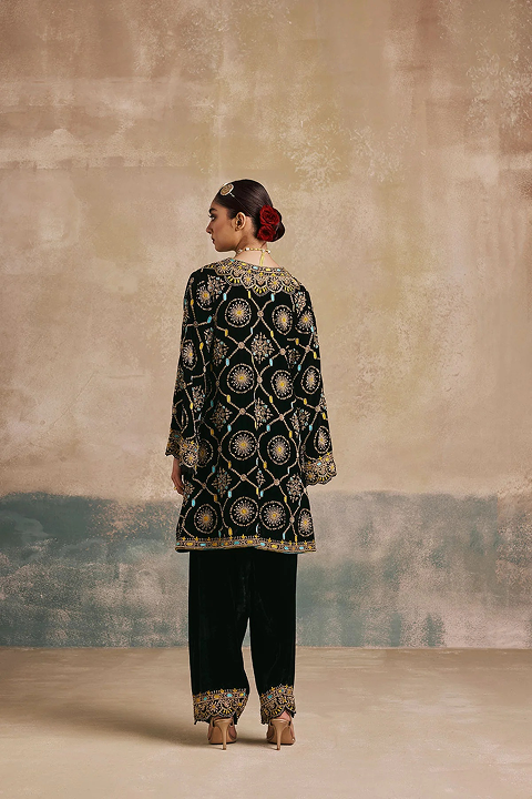 Nilofer Velvet Kurta Set