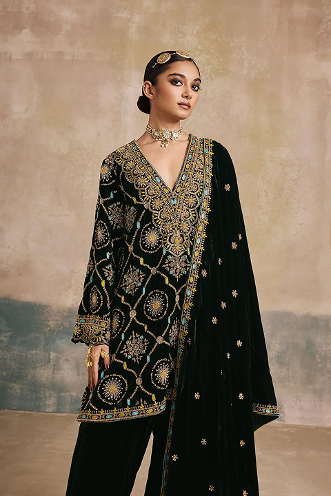 Nilofer Velvet Kurta Set