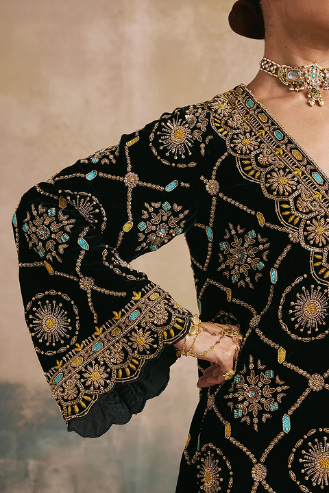 Nilofer Velvet Kurta Set 6