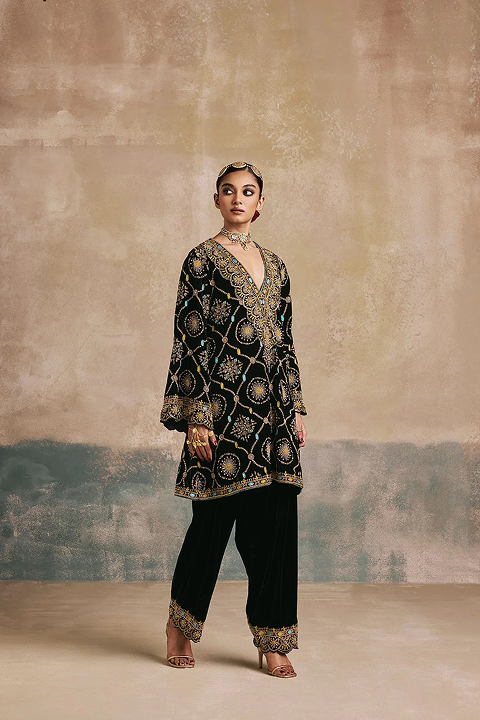 Nilofer Velvet Kurta Set 6